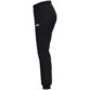 JAKO Polyesterbroek One Dames 9200D in zwart, sportieve en functionele broek van gerecycled polyester voor dames, met ritssluiting aan de pijpen en praktische zijzakken, ideaal voor training en vrije tijd. JAKO Teamline One