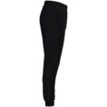 JAKO Polyesterbroek One 9200 in zwart, sportieve en comfortabele broek van gerecycled polyester, met ritssluiting aan de pijpen en praktische zijzakken, ideaal voor training en dagelijks gebruik. JAKO Teamline One